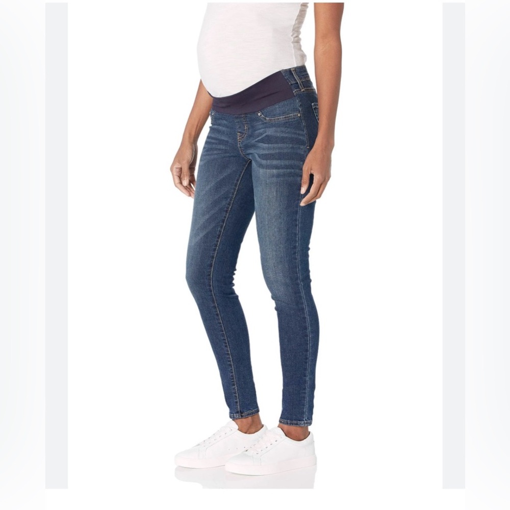 Signature by Levi Strauss & Co.
™M 
Builds On its Maternity Line Size Small